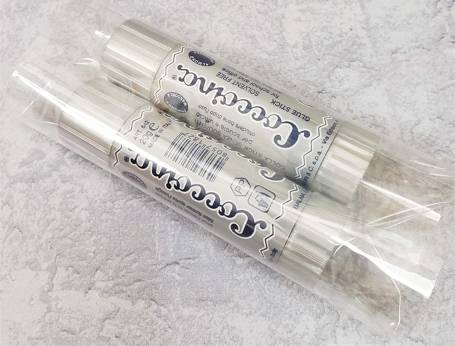 20 Gram (.70 oz) Italian Glue Sticks (2)