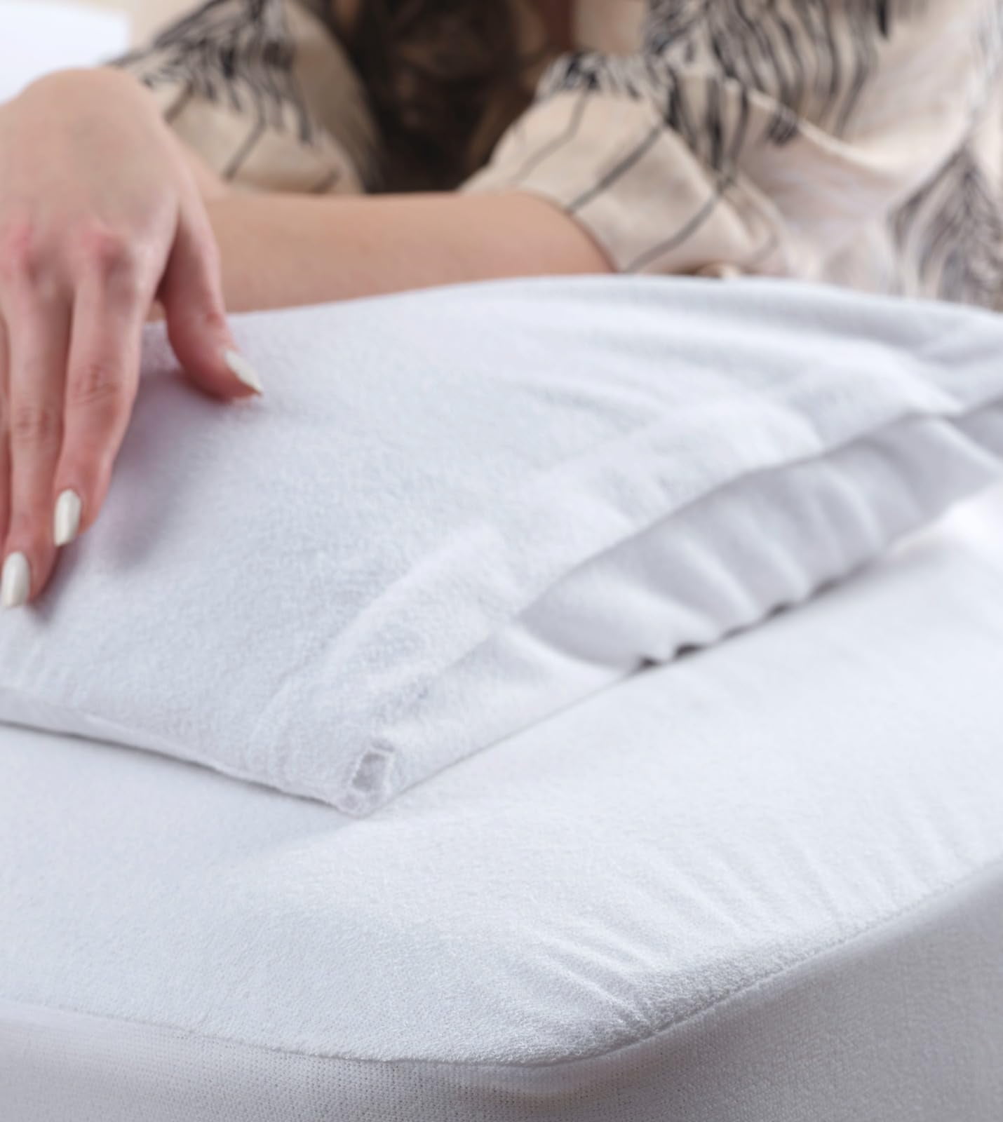 100% Waterproof Mattress Protector, Fitted Cotton Terry Cover with Deep Pocket, Elastic Fit for Mattresses Up to 21 Inches – Breathable, Noiseless, and Hypoallergenic (Crib)