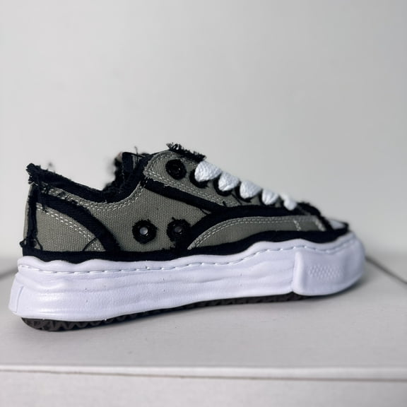 Maison Mihara Yasuhiro Peterson Overhanging Canvas Low Top in Green