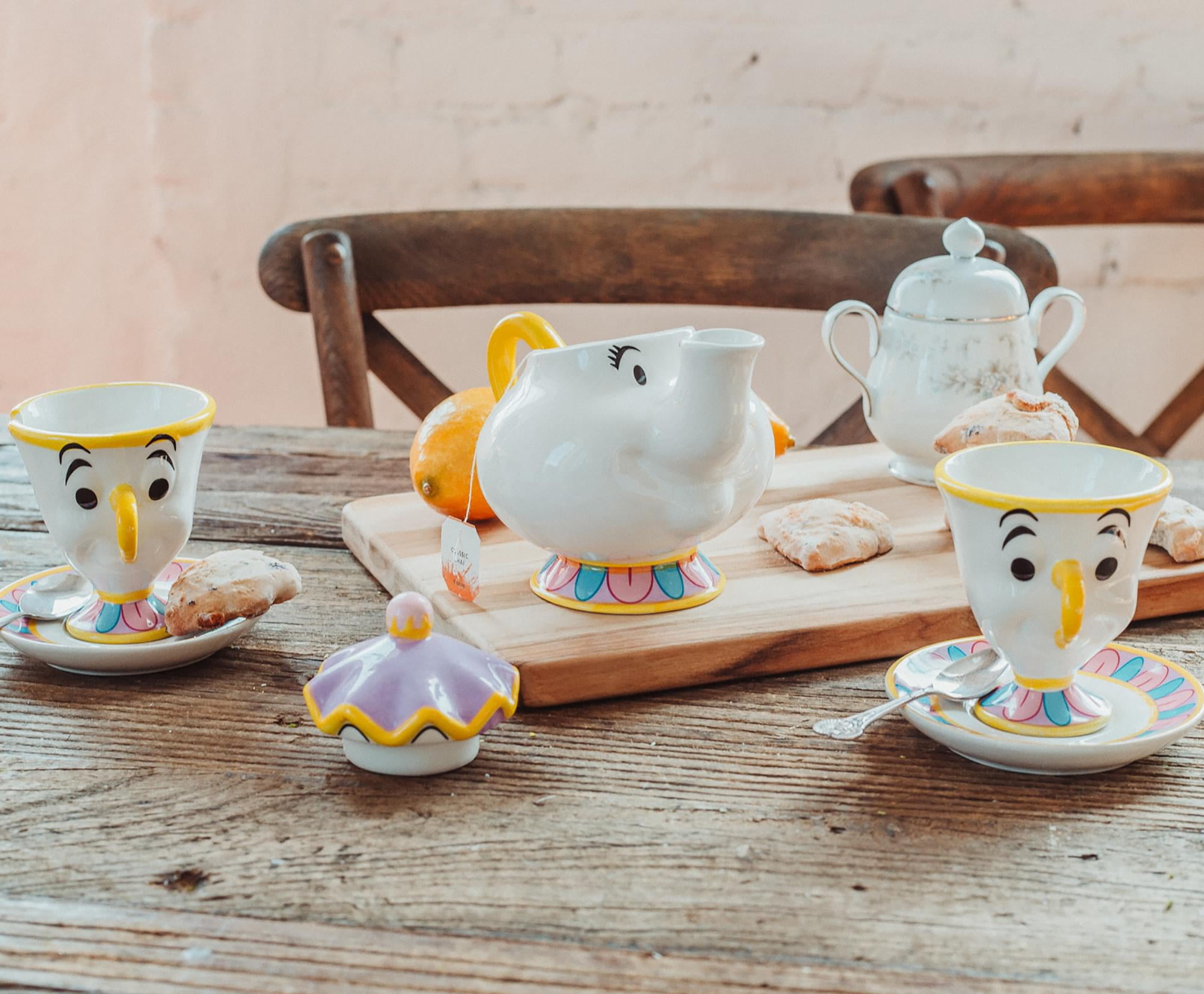Disney - 激レアUSディズニー購入Mrs. Potts ティーポットとChipカップセット Disney Beauty and the Beast Mrs. Potts Teapot Set With 2 Chip Cups