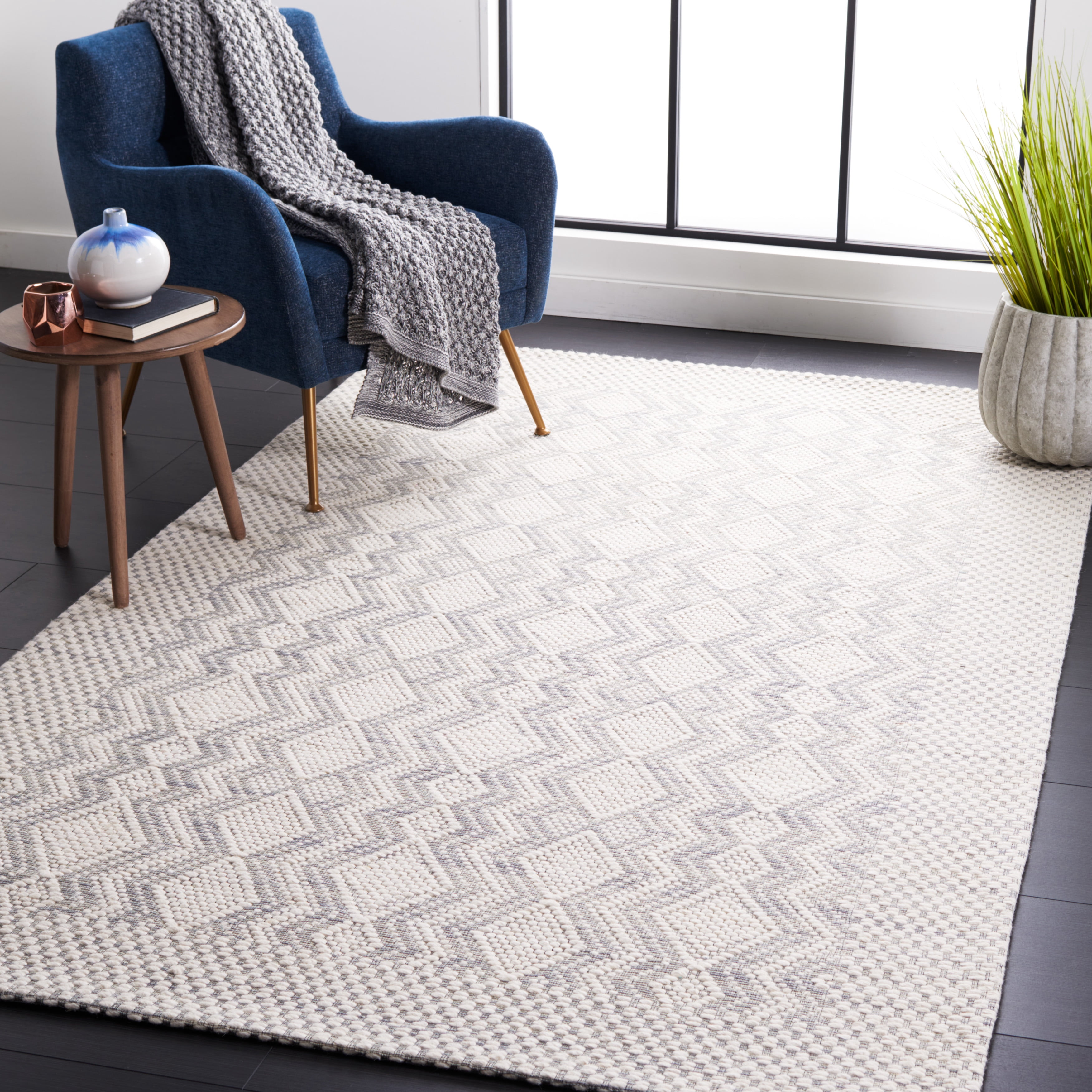 SAFAVIEH Marbella Britton Bordered Area Rug, Ivory/Grey, 6' x 9'