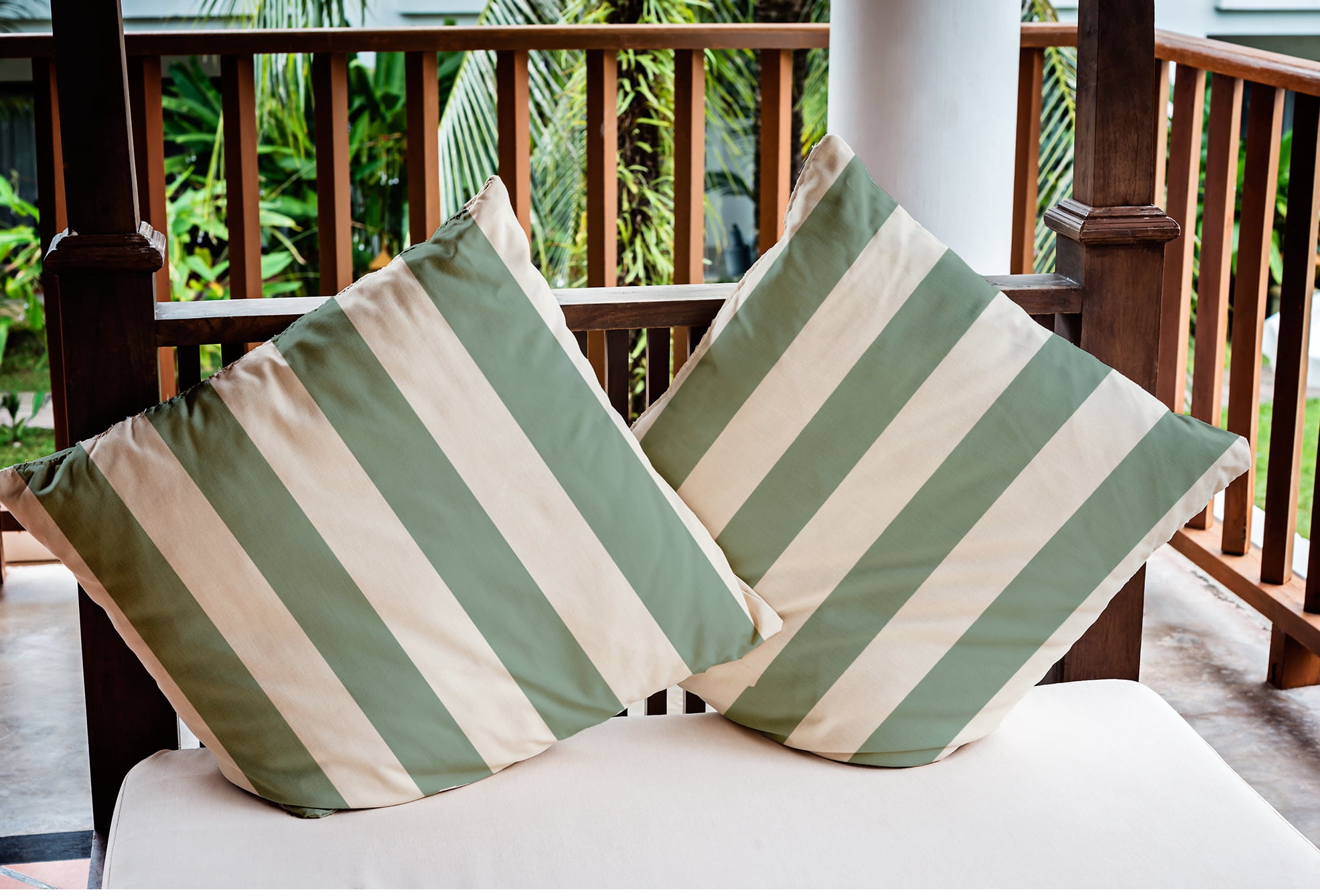 Simply Daisy 18" x 18" Graduated Stripe Nautical Indoor/Outdoor Throw Pillow
