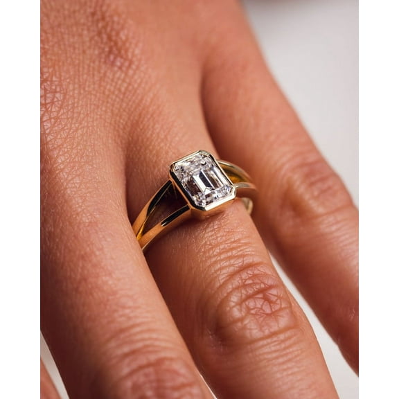 SOLITAIRE JEWELS 1.6CT Emerald Cut Bezel Setting Split Shank Style Moissanite Diamond Engagement Ring for Women, 10k Yellow Gold Solitaire Ring