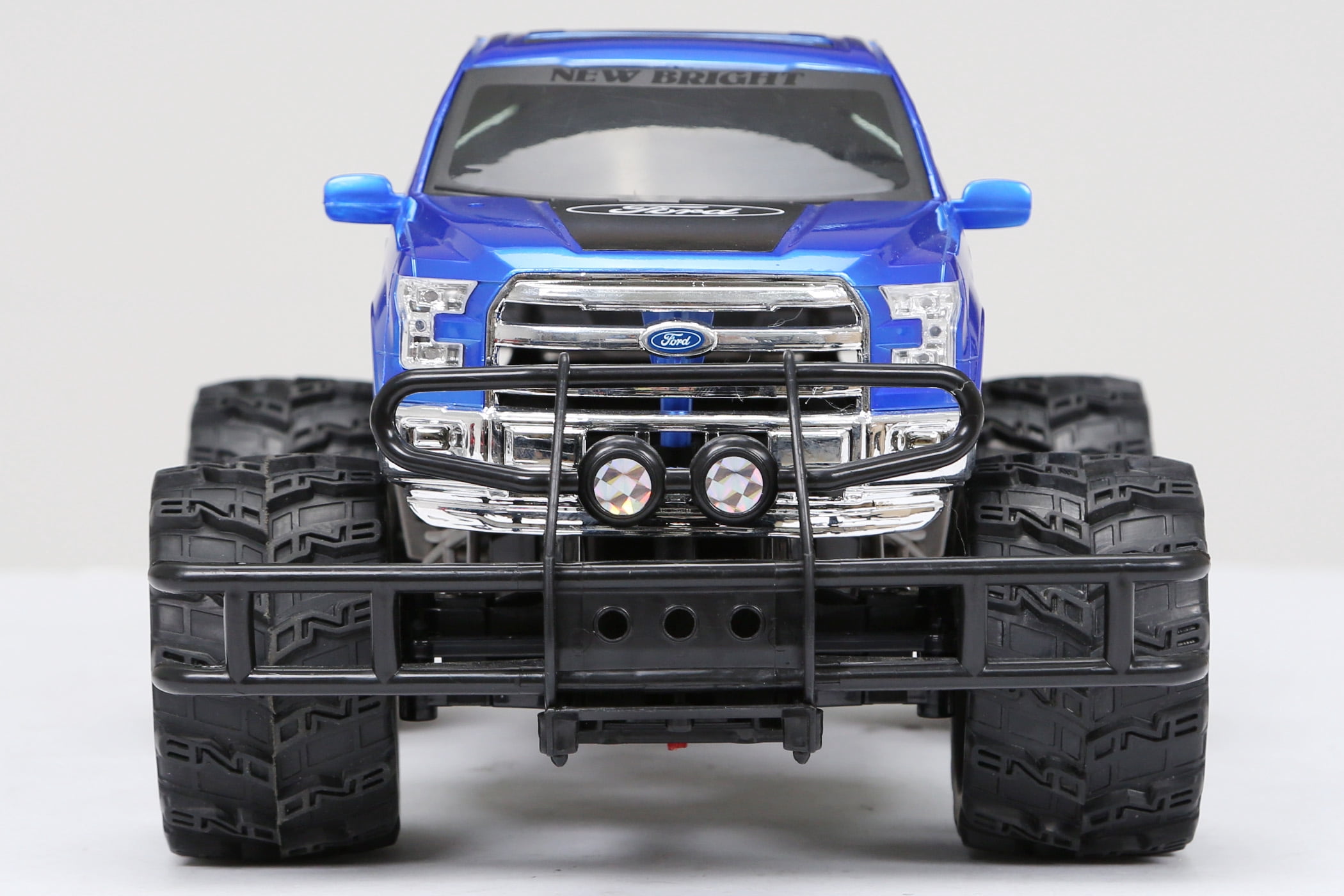 New Bright 1:14 Scale Remote Control Truck Ford F-150 - Blue 2.4GHz USB
