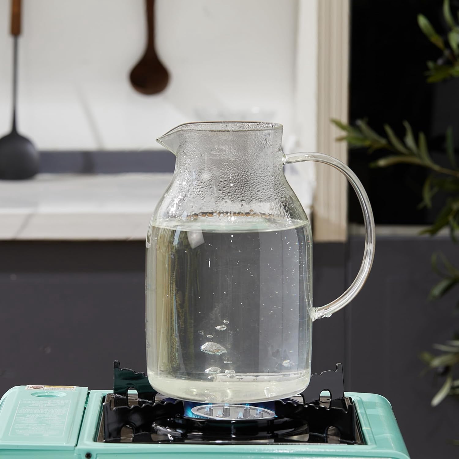 68 Oz/2 Liter Glass Pitcher with Lid, Heat Resistant Water Jug for Hot/Cold Water, Ice tea and Juice Beverage