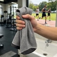 thumbnail image 4 of Toalla Deportiva Bottled – Toalla Refrescante con Sensación de Hielo para Aliviar El Calor Del Verano, Tejido de Enfriamiento Rápido para Correr, Hacer Ejercicio, Senderismo y Actividades Al Aire Lib, 4 of 7