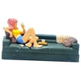 thumbnail image 2 of 1:64 Figura Acurrucada en El Sofá Muñeca de Resina Pintada a Mano Personas Pequeñas para El Diseño de La Escena de La Calle Tren, 2 of 9