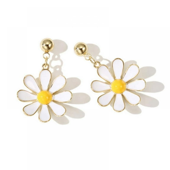 Women Small Daisy Earrings White Yellow Flower Earrings Bohemian Simple Fashion Elegant Female Earrings