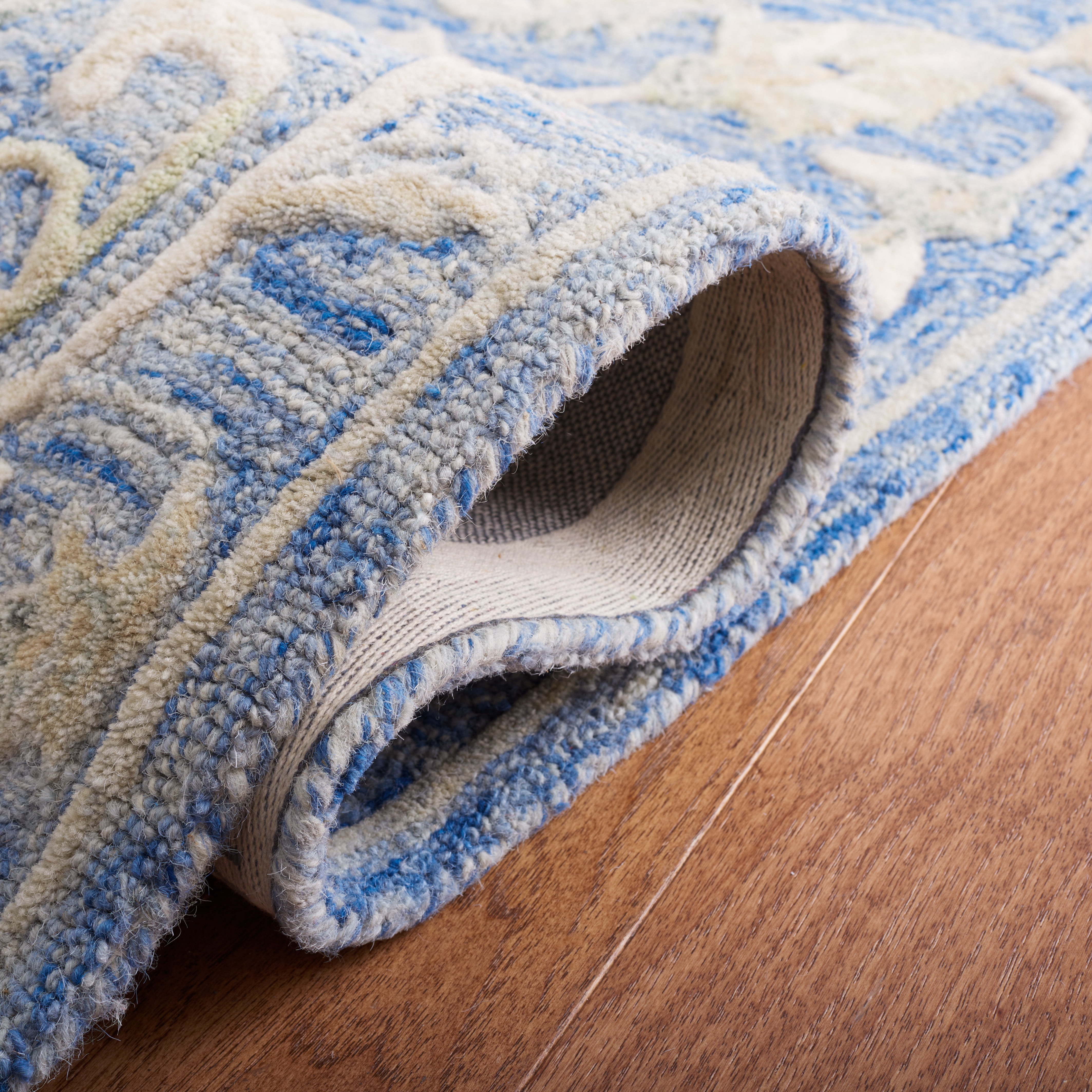 SAFAVIEH Glamour Catrine Bordered Wool Area Rug, Blue/Beige, 6' x 6' Round