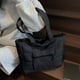 thumbnail image 1 of Bolso Tote Acolchado de Lona Negra para Ordenador | Bolso Bandolera de Gran Capacidad (65 X 44 X 9 Cm) | Ligero (220 G) | Uso Diario | Yyz250623005Bk, 1 of 6