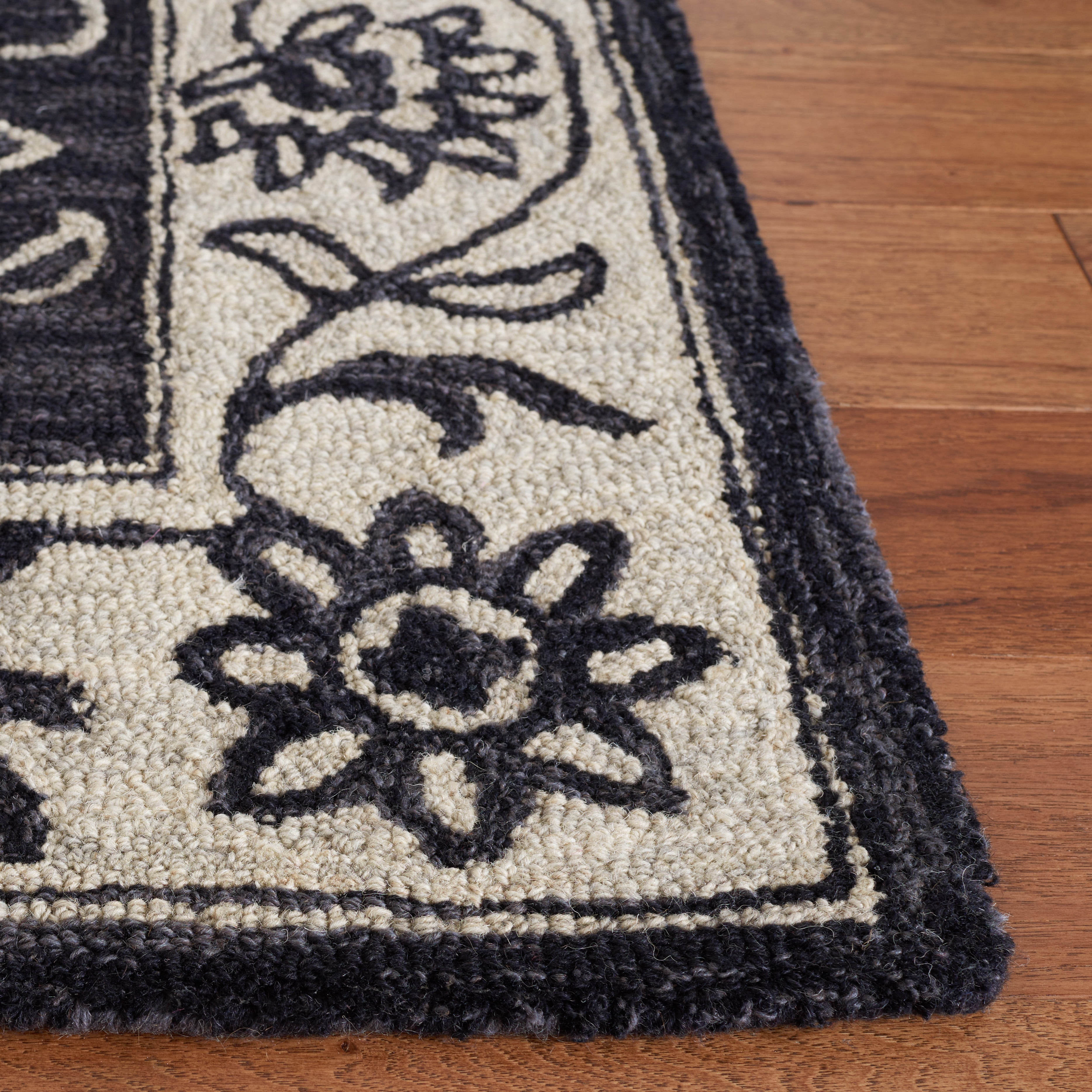 SAFAVIEH Jardin Wilson Floral Wool Area Rug, Black/Ivory, 5' x 8'