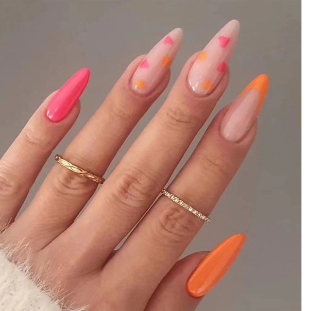 SINHOT Uñas postizas redondas con punta francesa, uñas postizas medianas, pegamento en forma de corazón, uñas postizas de color naranja brillante, uñas acrílicas ovaladas de cubierta completa para muj