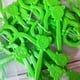 thumbnail image 3 of EeaseMX Palillo de hilo dental portátil con mango de dibujos animados, limpiador dental para niños (verde), 100 unidades, 3 of 7