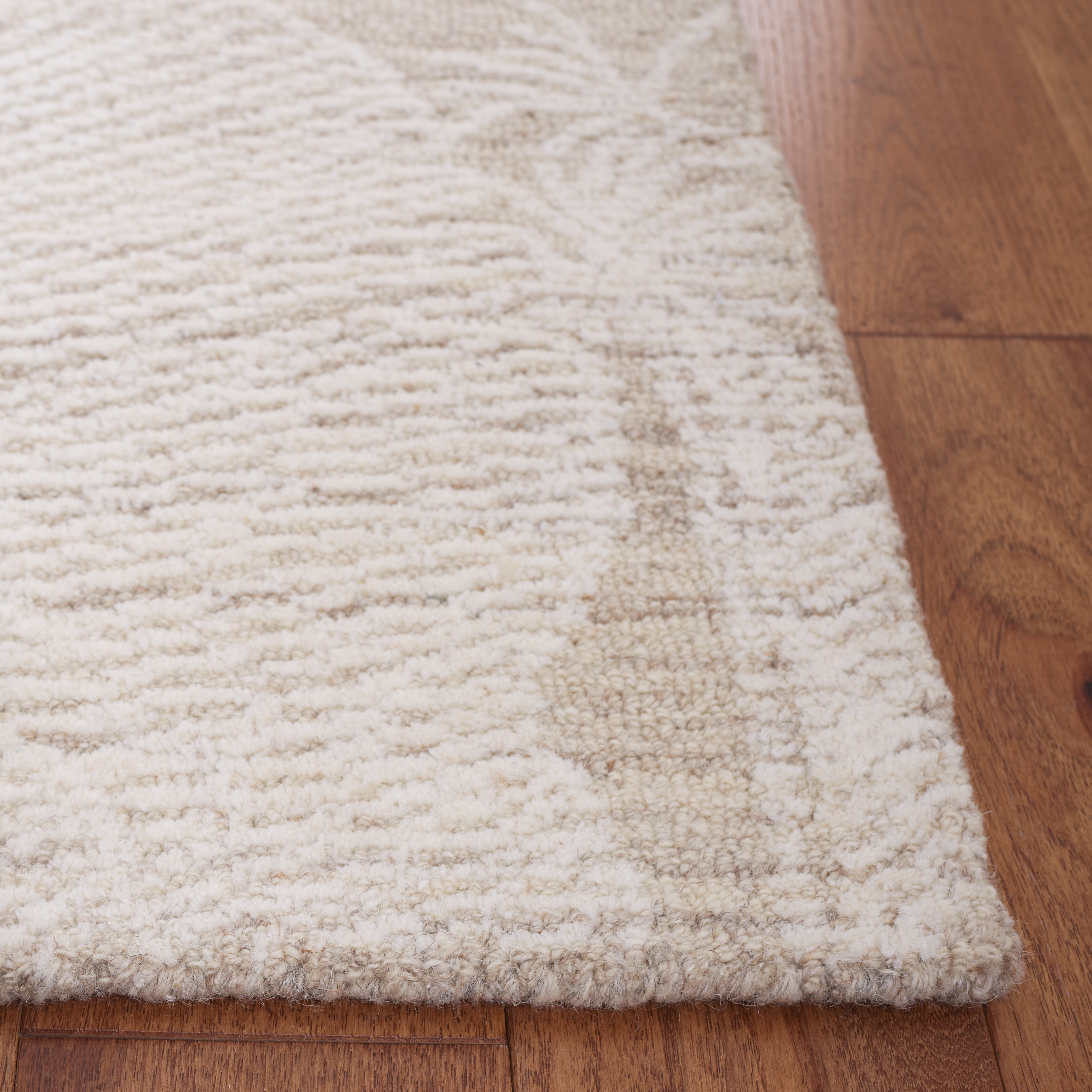 SAFAVIEH Metro Hartley Leaves Area Rug, Beige/Ivory, 8' x 10'
