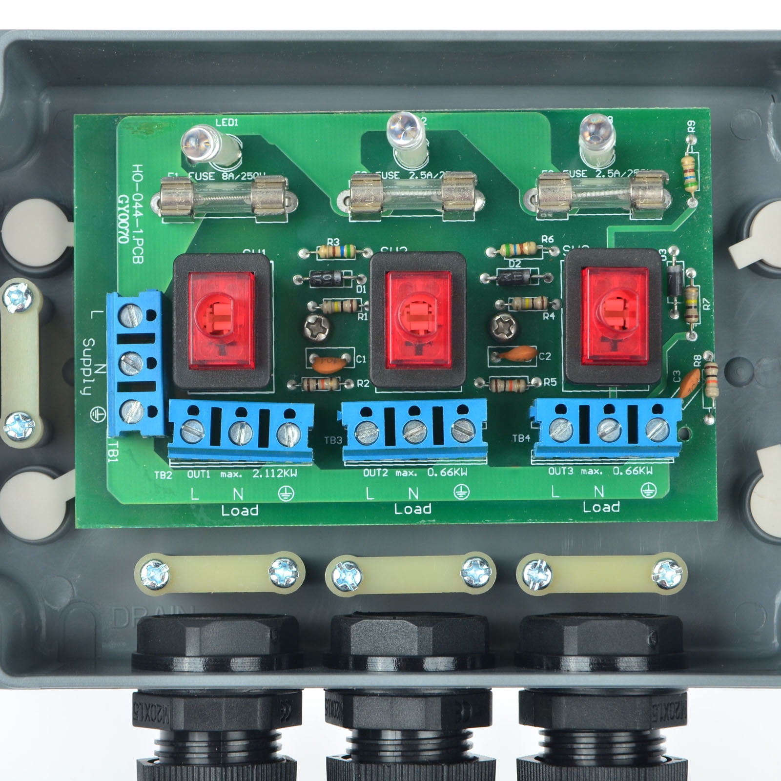 GREENCYCLE 3PC 15A 125VAC 3-Gang Power Control Switch Junction Box Weatherproof Outdoor Switched with 3 x Push Switches w/indicators and 4 x 20mm Cable Gland IP66 Rated