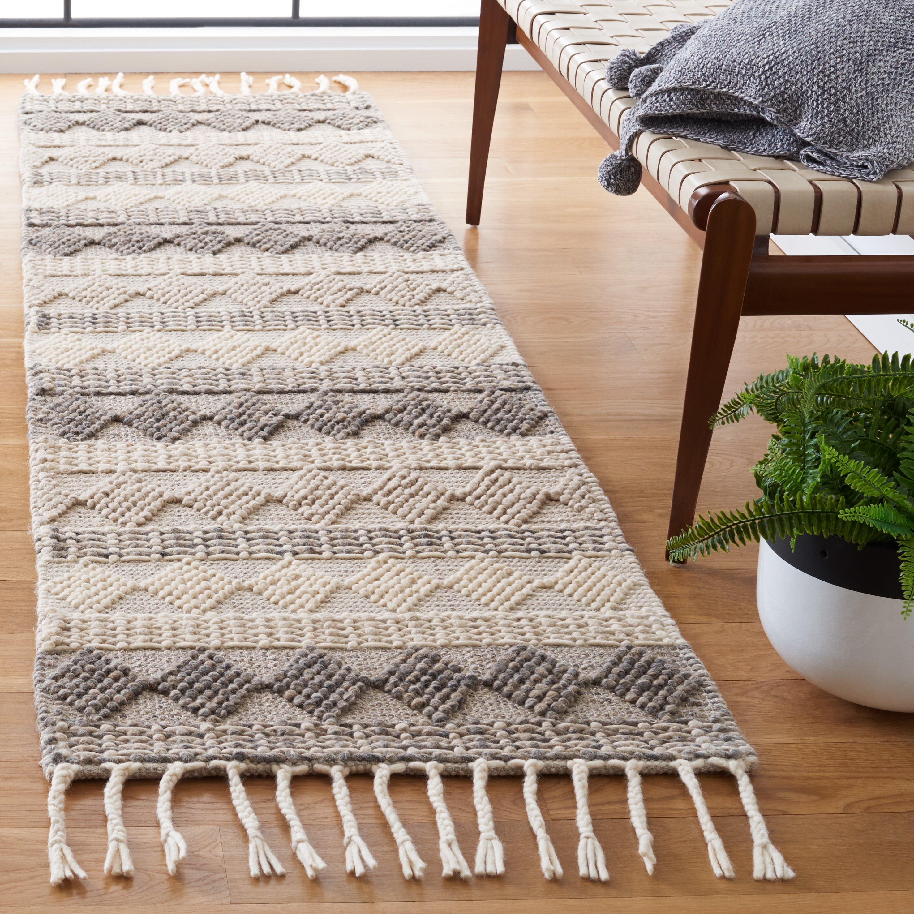 SAFAVIEH Natura Cirino Southwestern Runner Rug, Ivory/Grey, 2'3" x 8'