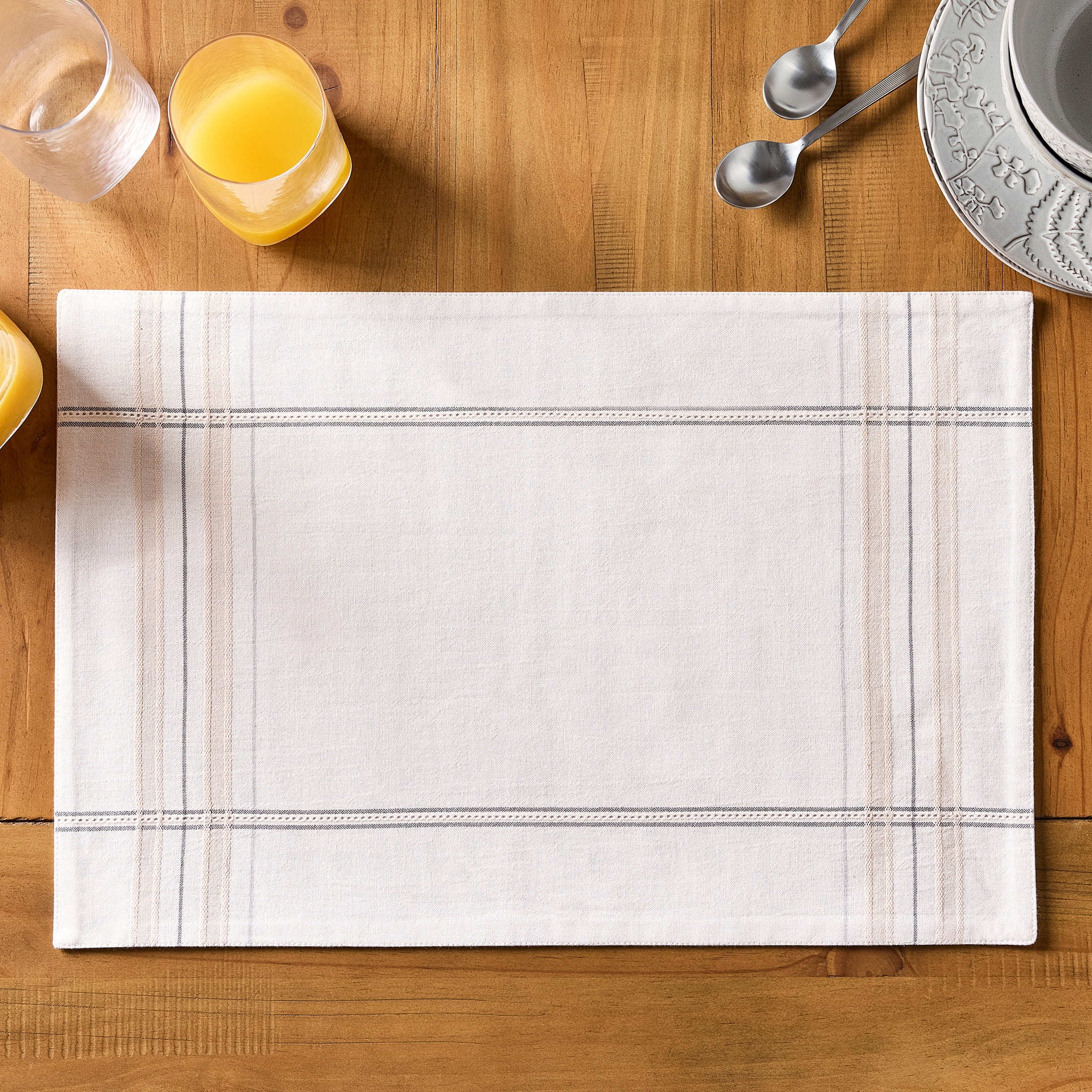 Better Homes & Gardens Tuesday Plaid Table Placemat, Soft Silver, 14 in x 20 in, Cotton