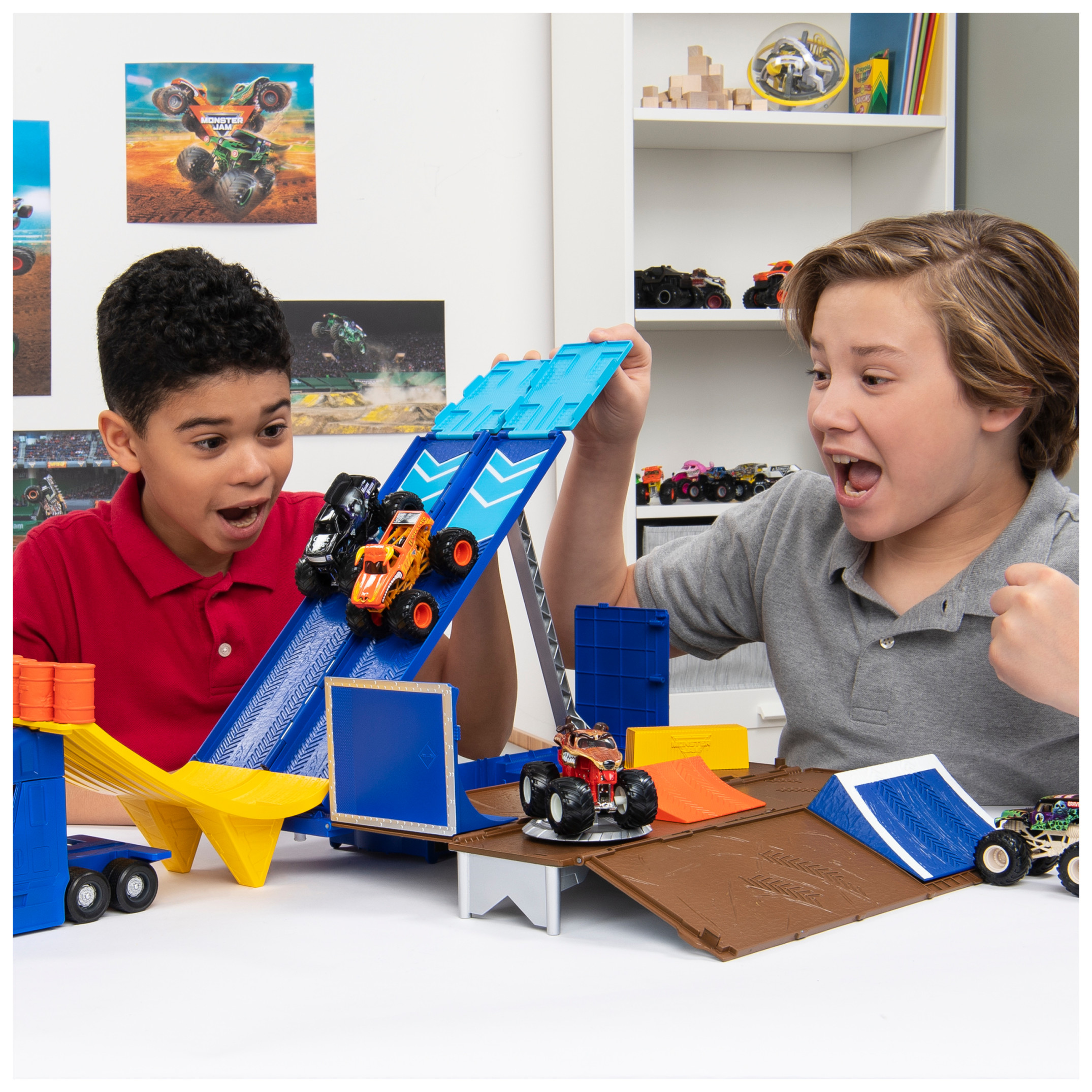 Monster Jam Transforming Hauler Playset with El Toro Loco Truck photo 2