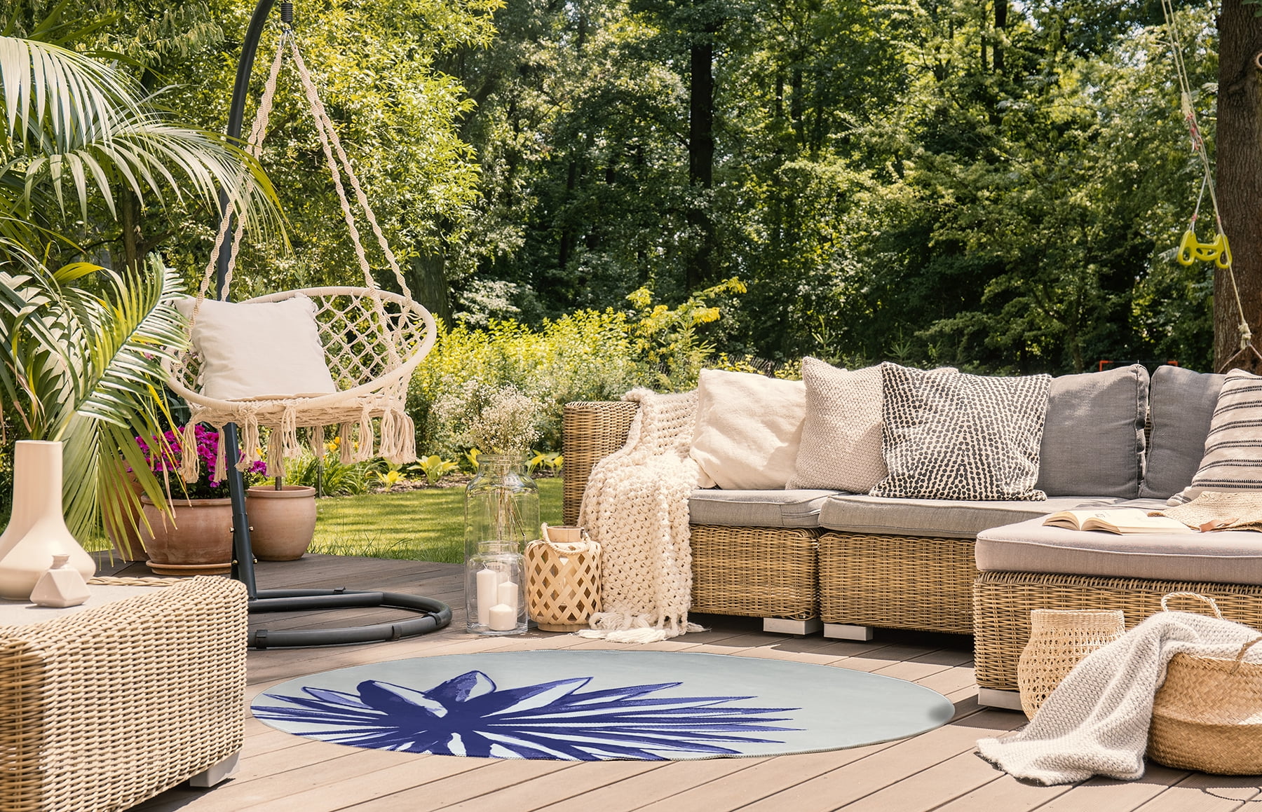 Simply Daisy 5' Round Purple Spiky Flower Spring Chenille Indoor/Outdoor Rug