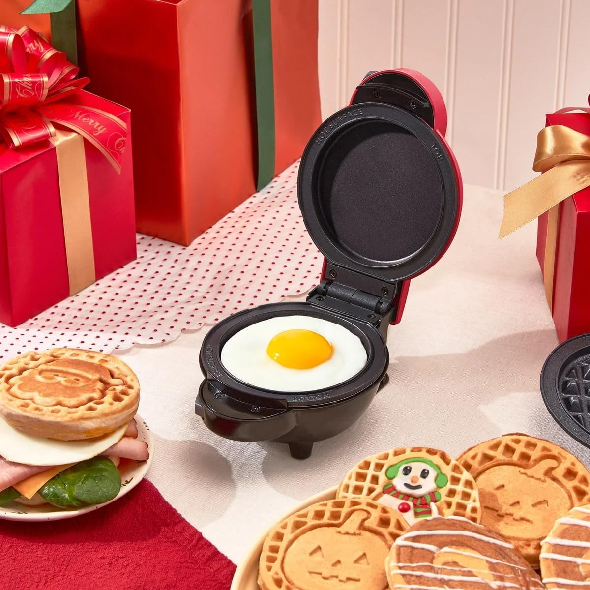 Dash MultiMaker Mini Waffle System with 7 Removable Plates and Storage Case