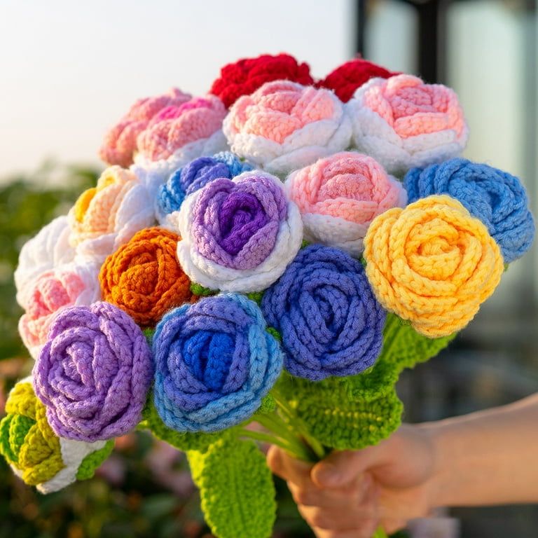 Twinkseal Long lasting Crochet Flower Arrangement Handmade Crochet Flower Bouquet Exquisite Braided Rose Design Fade resistant Yarn Blooms for