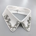 thumbnail image 4 of Cuello Falso Blanco Elegante y Desmontable con Piedras de Cristal para Blusas de Mujeres, 4 of 5