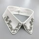 thumbnail image 4 of Cuello Falso Blanco Elegante y Desmontable con Piedras de Cristal para Blusas de Mujeres, 4 of 5