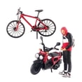 thumbnail image 1 of Paquete de 3 pintadas 1:64, motocicleta de conducción masculina de resina para de, 1 of 9