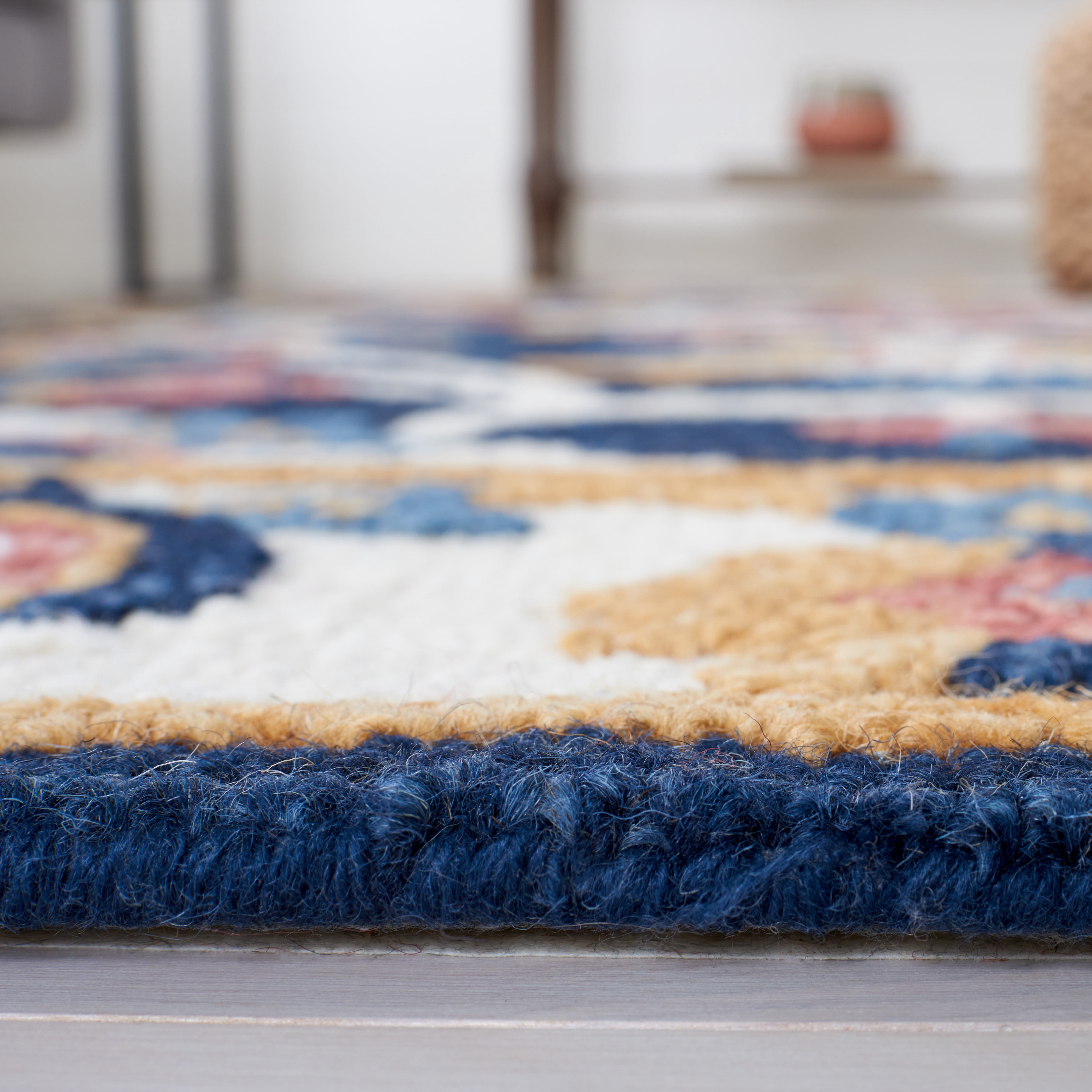 SAFAVIEH Blossom Rodge Floral Area Rug, Blue/Ivory, 5' x 8'