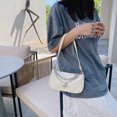 thumbnail image 1 of Bolso pequeño retro para mujer con doble cadena de PU y mariposa (blanco A), 1 of 6