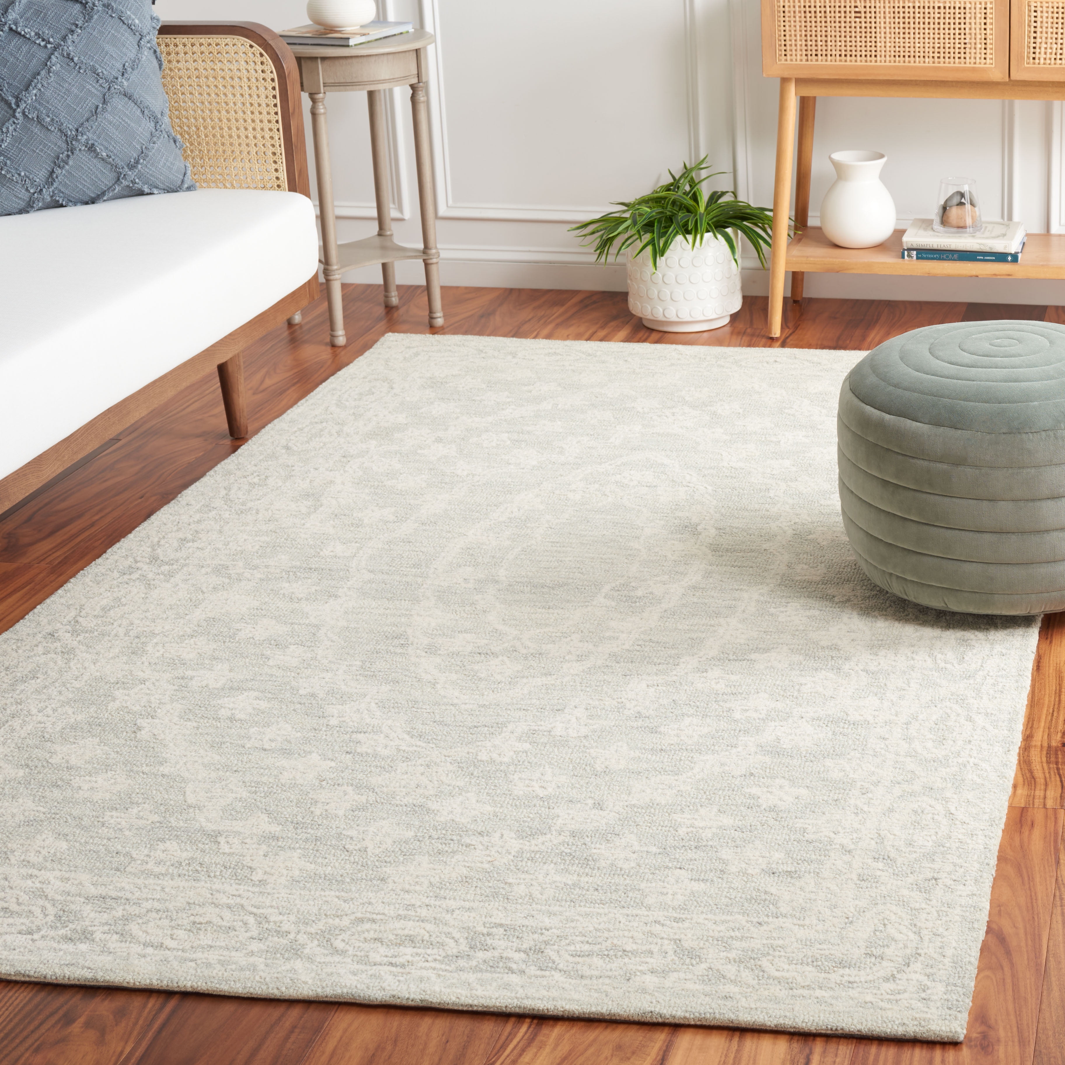 SAFAVIEH Ebony Aifric Traditional Area Rug, Ivory/Light Blue, 8' x 10'