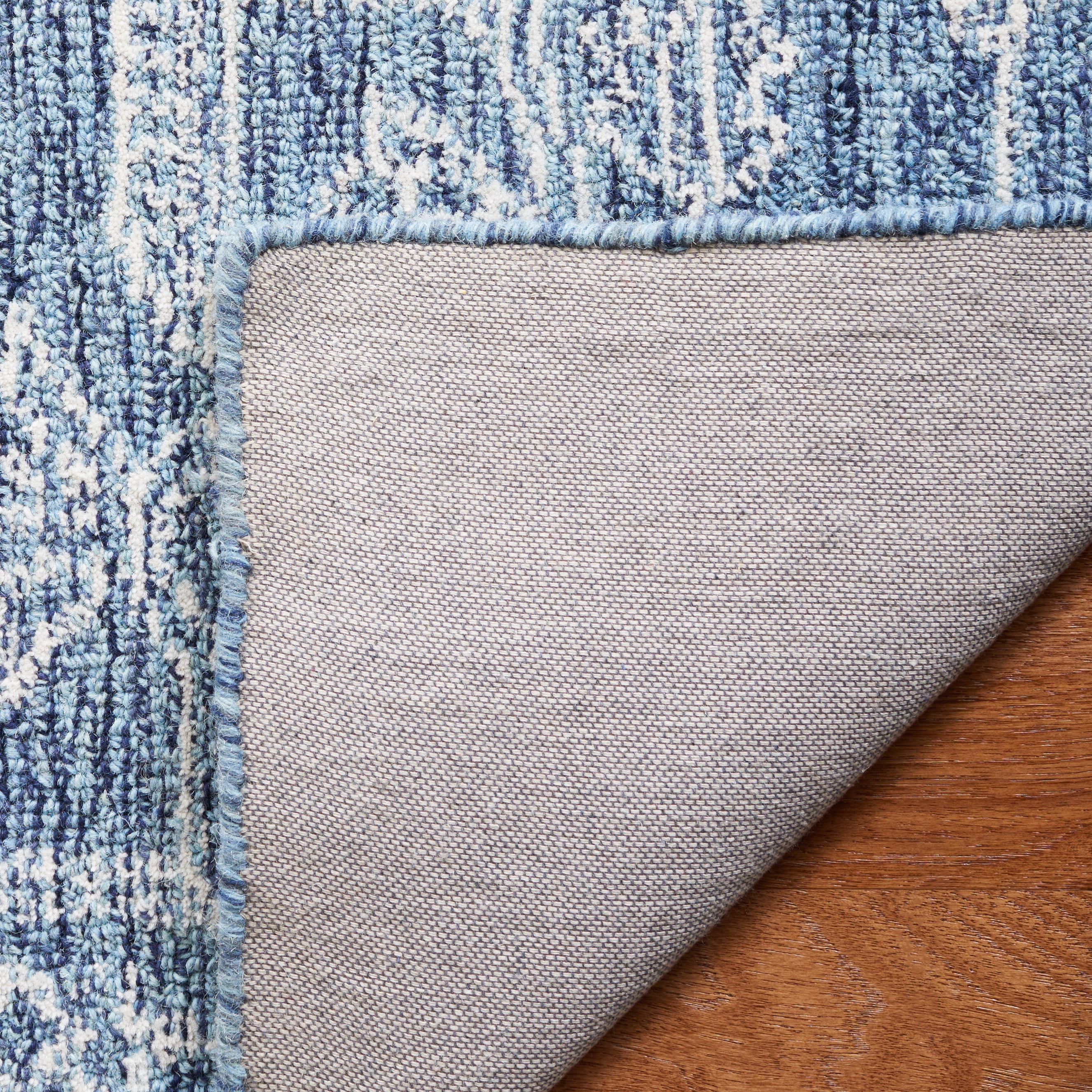 SAFAVIEH Micro-Loop Wesley Medallion Area Rug, Blue/Ivory, 6' x 6' Round