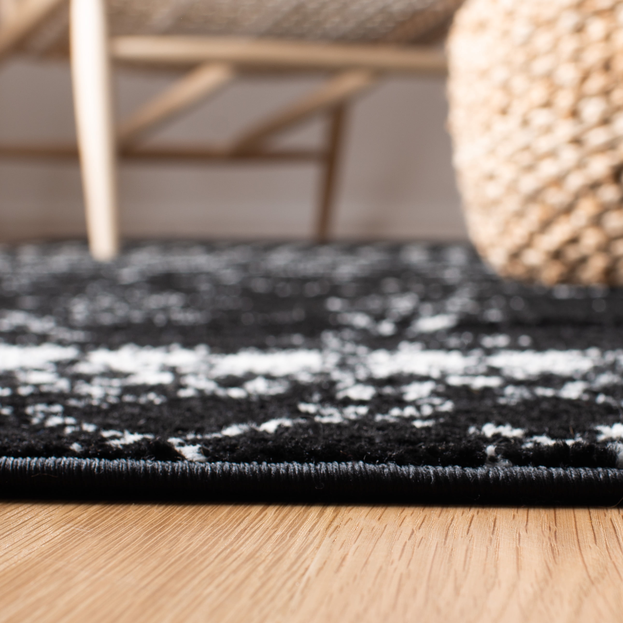 SAFAVIEH Tulum Coriander Oriental Area Rug, Black/Ivory, 10' x 10' Round