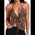 thumbnail image 1 of Top de Mujer con Estampado de Leopardo, Cuello Halter, Espalda Descubierta, Abertura Frontal, Dobladillo con Volantes y Corte para Salir. Estampado de Leopardo M, 1 of 10