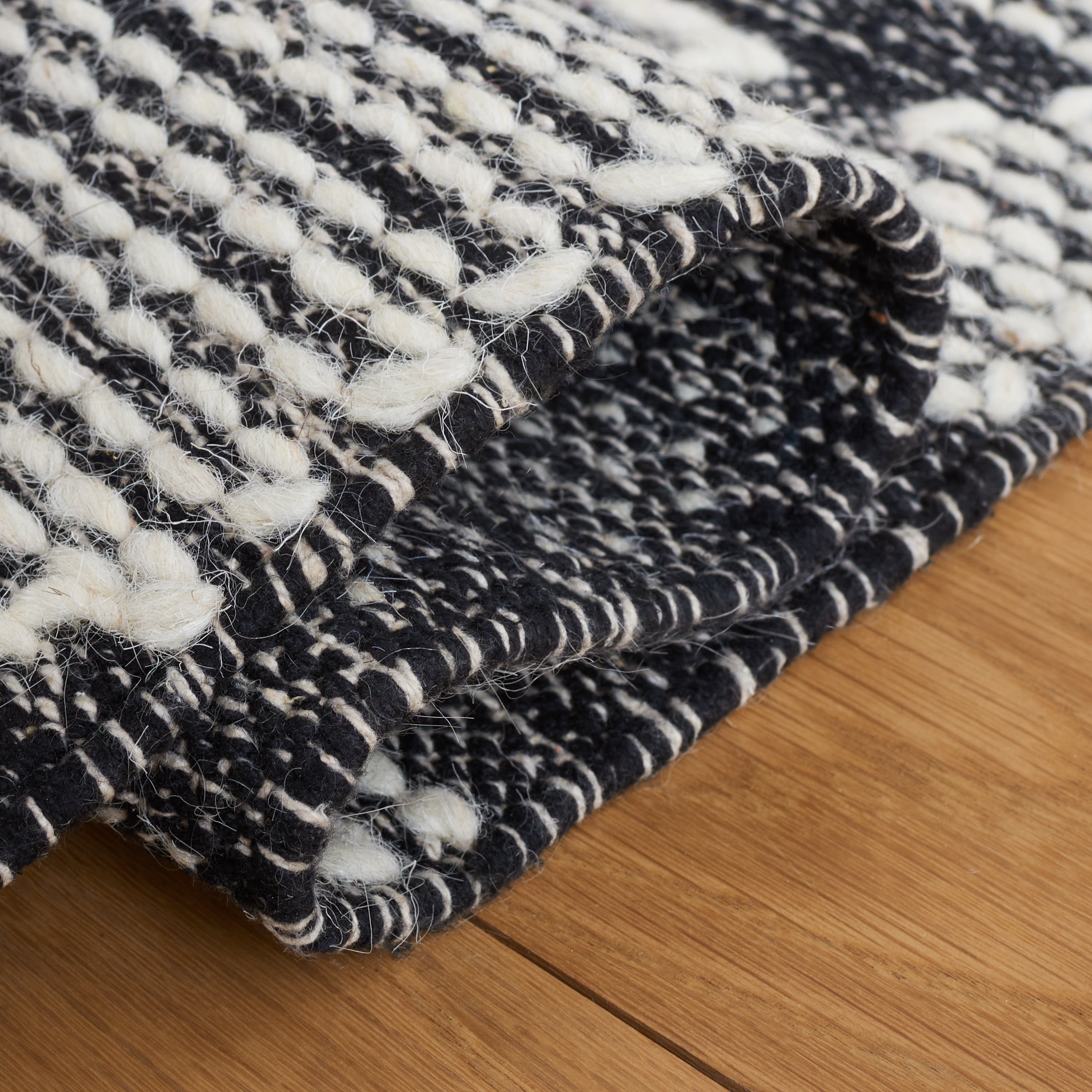 SAFAVIEH Kilim Randa Diamond Wool Area Rug, Ivory/Black, 5' x 8'
