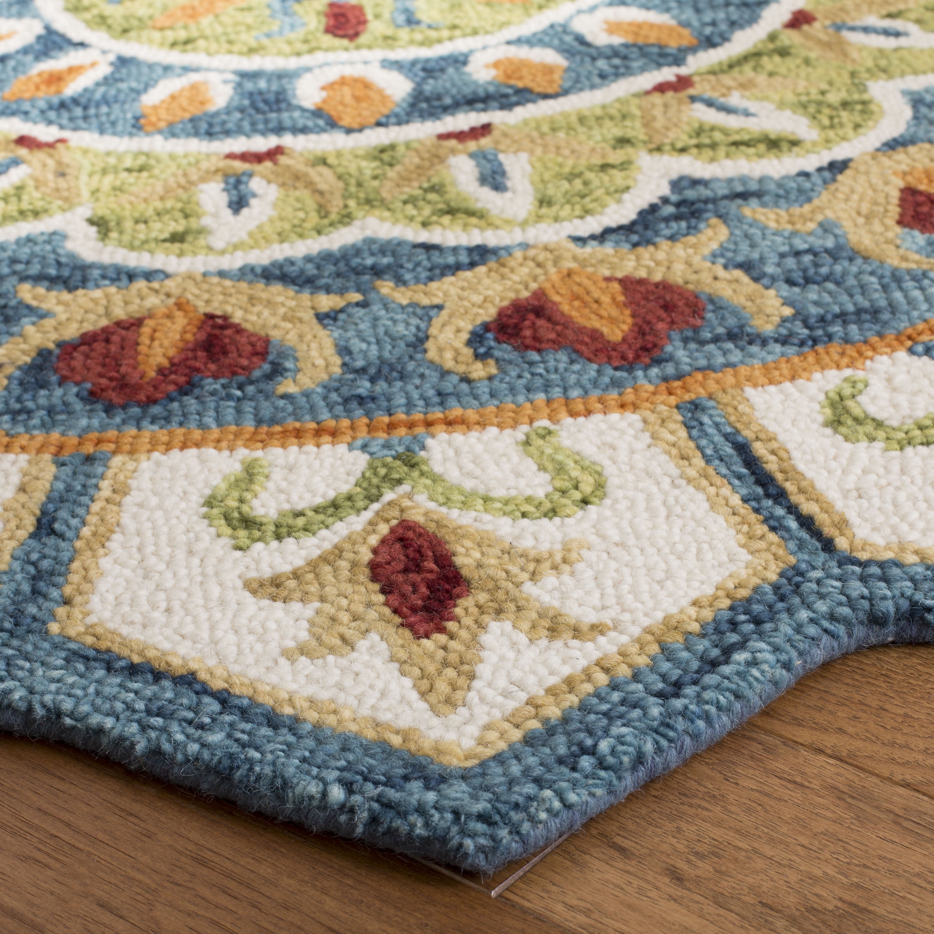 SAFAVIEH Novelty Kiersten Floral Area Rug, Ivory/Blue, 7' x 7' Round