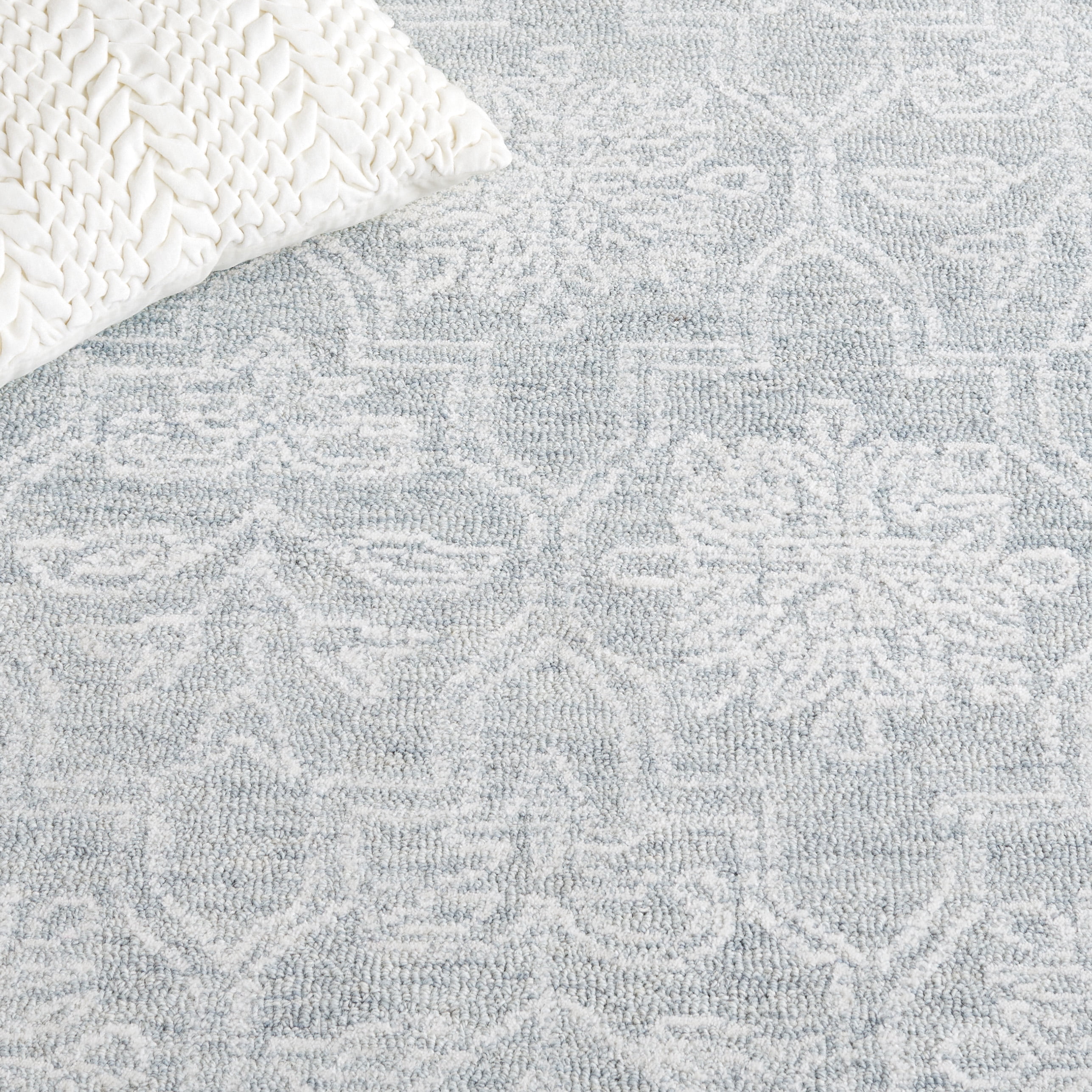 SAFAVIEH Micro-Loop Valery Medallion Area Rug, Light Grey/Ivory, 6' x 6' Square
