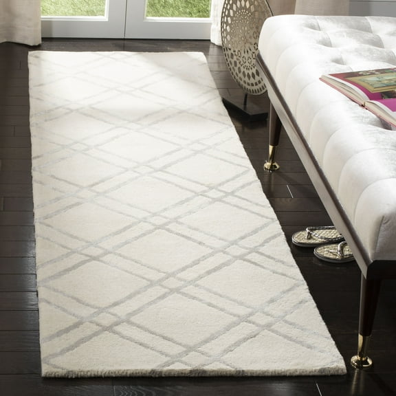 SAFAVIEH Himalaya Maralyn Geometric Wool Runner Rug, Ivory/Silver, 2'3" x 8'