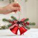 thumbnail image 5 of Adorno de campanas del árbol de Navidad Campana de hierro forjado de terciopelo rojo con nudo de lazos | Decoración colgante festiva para el ambiente navideño | Campana de Navidad metálica, 5 of 6