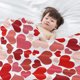 thumbnail image 5 of Las mantas en forma de corazón son un regalo romántico para decorar el hogar, tanto para novias como para esposas. Son ideales para aniversarios, cumpleaños y sofás. Mantas suaves de franela., 5 of 6