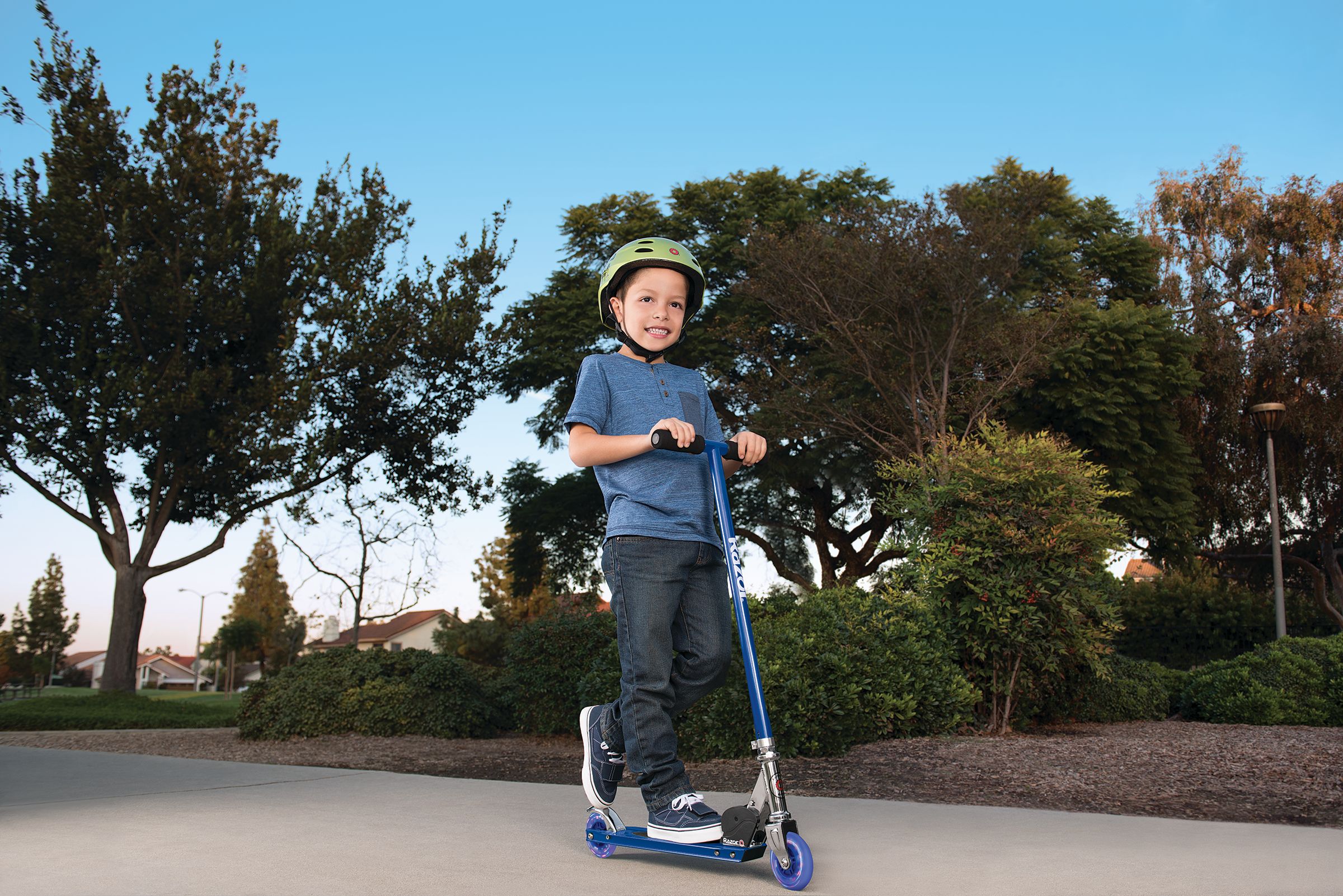 Razor S Folding Kick Scooter with Light-Up Wheel - Blue, for Kids Ages 5+ and up to 110 lbs - image 4 of 10