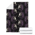 thumbnail image 4 of Manta polar con cabeza de calavera de unicornio, 4 of 5