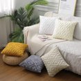 thumbnail image 4 of Xiao Hua 3 fundas de almohada geométricas bordadas con capitoné. Clásicas y atemporales, fundas de almohada sencillas de color liso, que combinan con cualquier cama. 45 x 45 cm (blanco)., 4 of 5