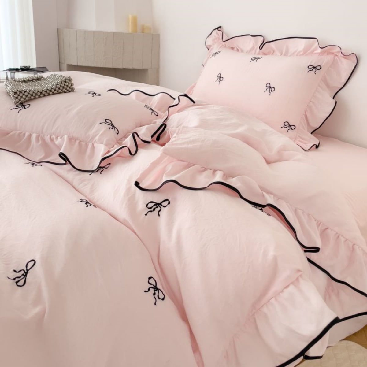 Ruffle Duvet Cover Queen Size 3 Pieces Pink Bow Black Edge Duvet Cover Set Chic Embroidery Comforter Cover for All Season Cute Bedding Set with Zipper 2 Pillow Shams for Kids Girls Adult