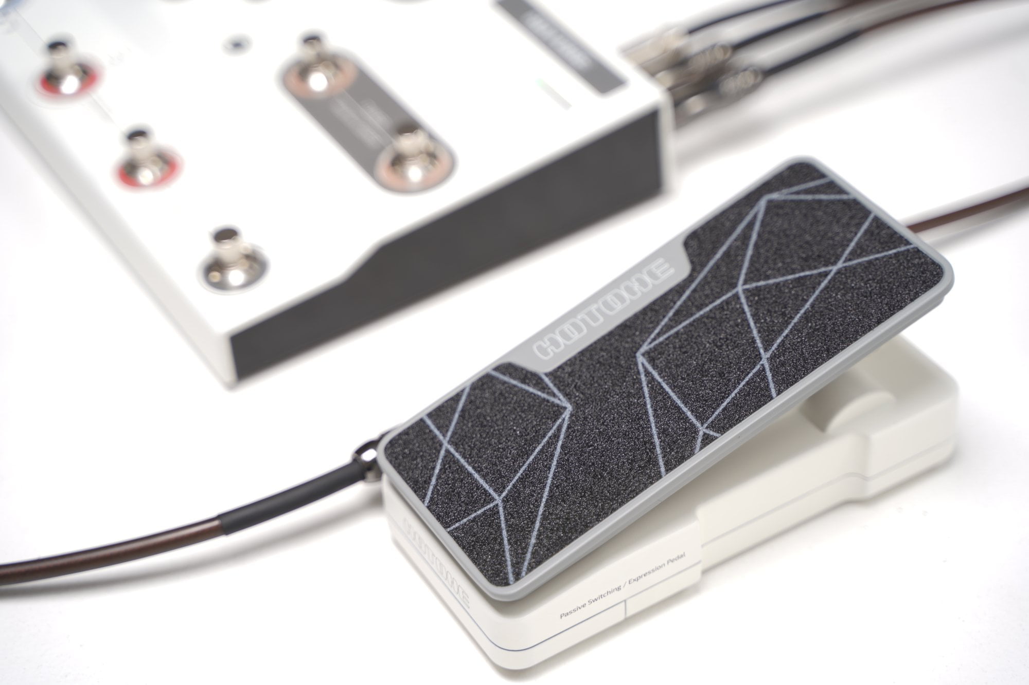 Hotone Audio Ampero II Press Passive Switching/Expression Pedal - White & Black
