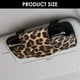 thumbnail image 4 of Porta Gafas de Sol URIZZD para Visera de Auto en Cuero (Estampado Leopardo), 4 of 8