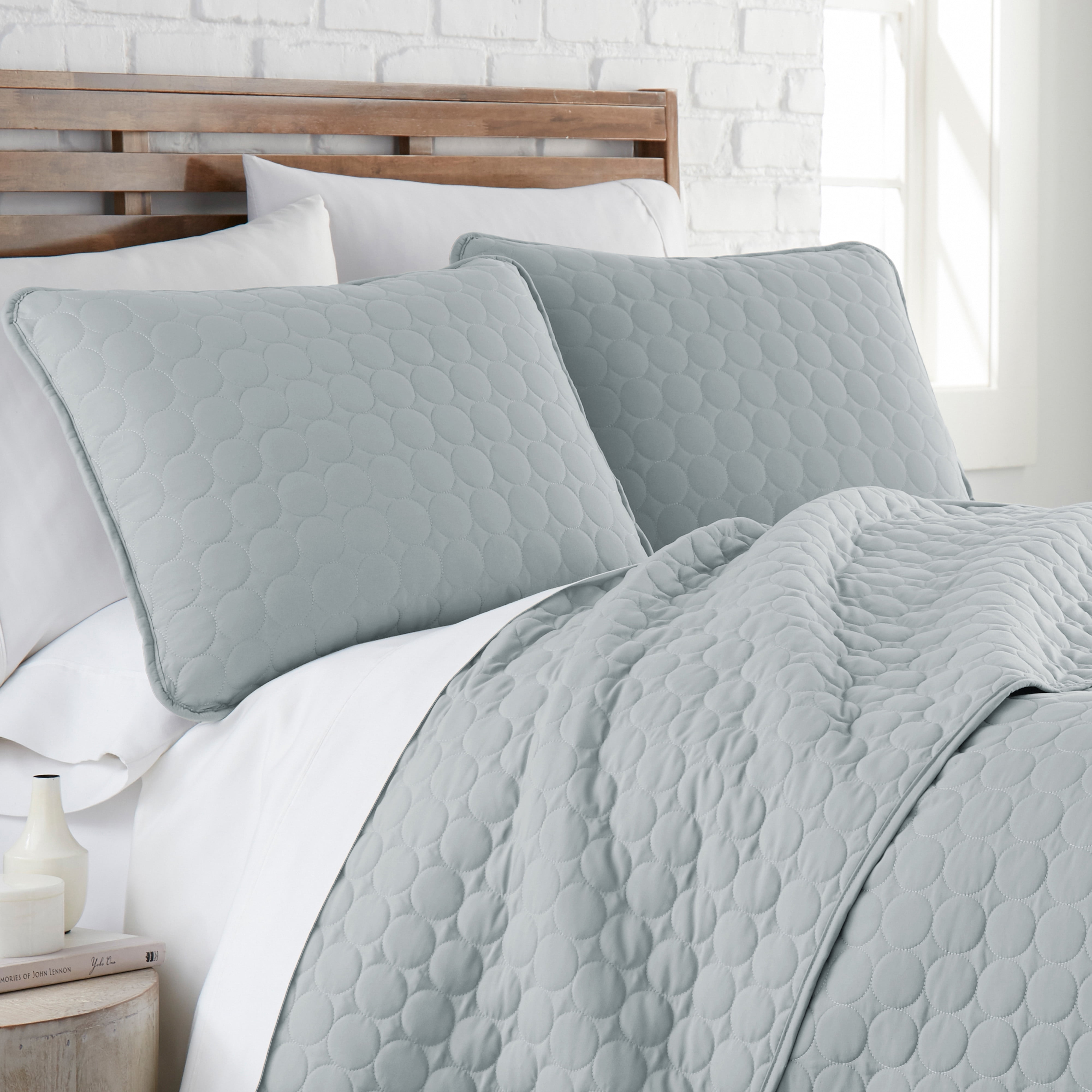 Southshore Fine Linens Oversized Quilt Bedding Set lightweight, soft coverlet bedspread 3-Piece with two matching shams, Blue, Full / Queen