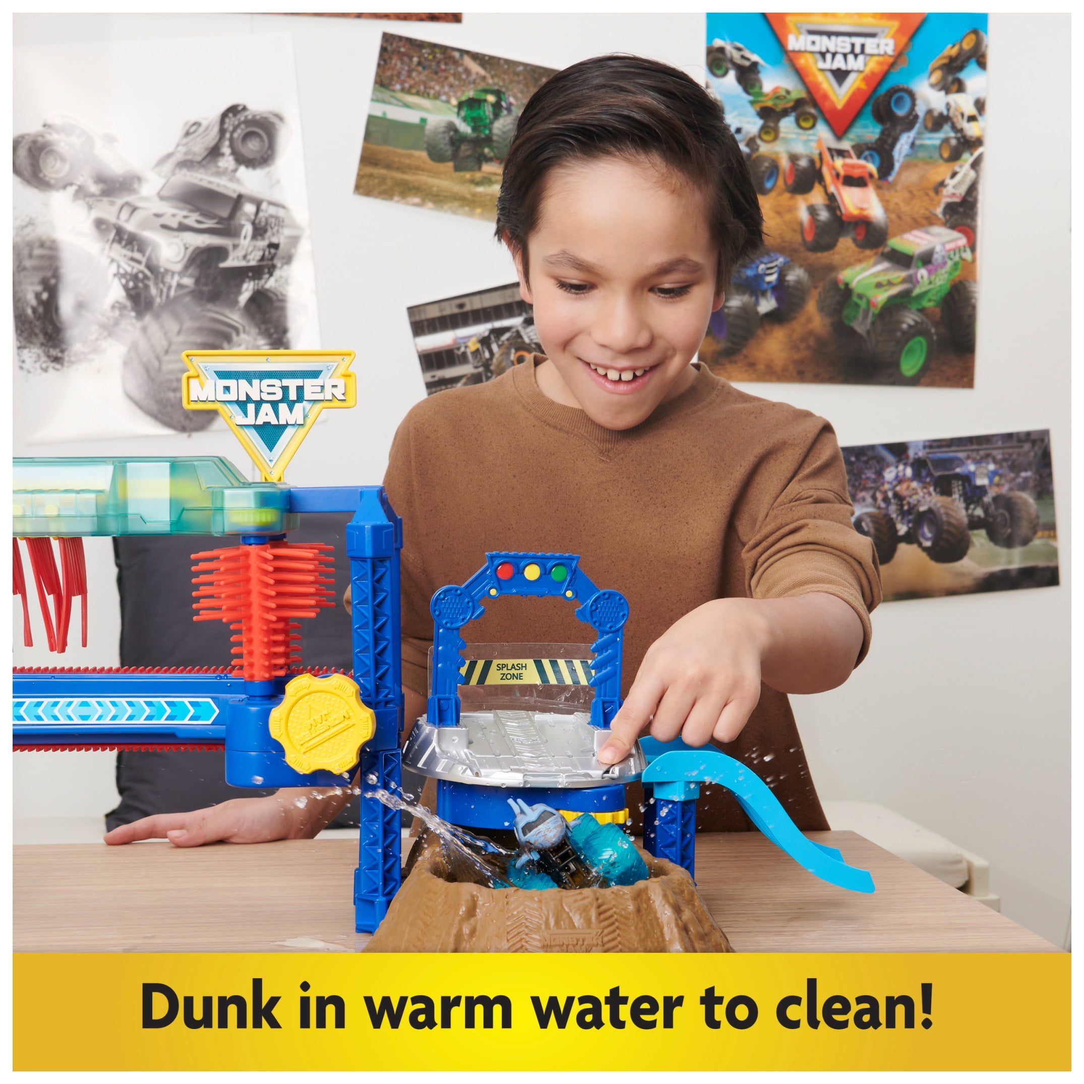 Monster Jam Megalodon Monster Wash Playset with Color-Changing