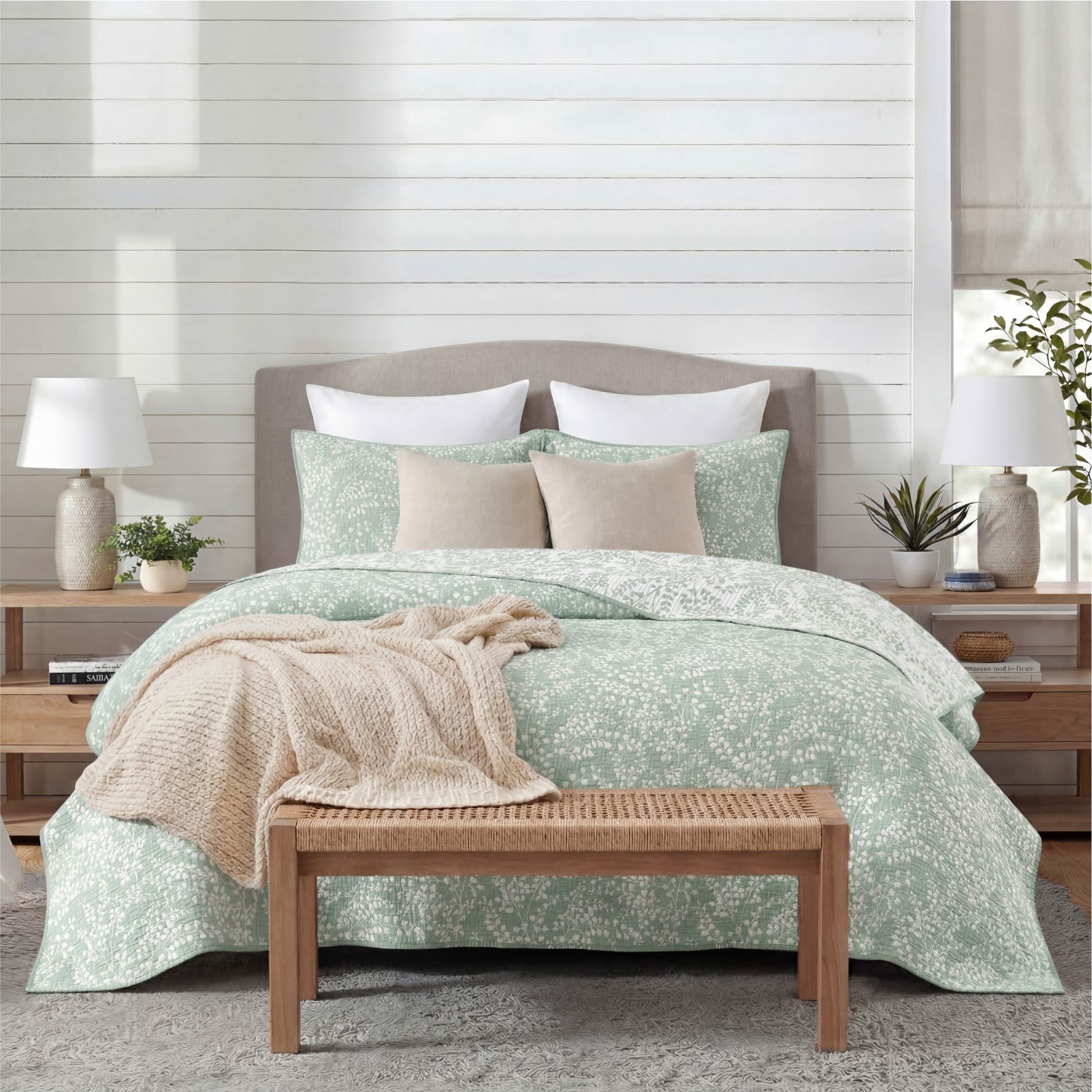 Mainstays Botanical Floral Stitched Quilt, King, Light Green, Reversible Lightweight Bedding