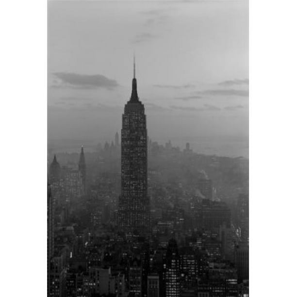 Posterazzi SAL255422614 USA New York State New York City Empire State Building Vu de la Radio Ville Crépuscule Affiche Impression - 18 x 24 Po
